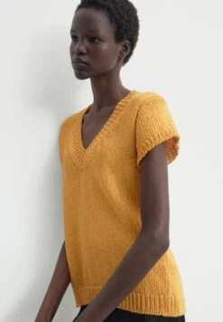 Massimo Dutti V-Neck With Short Sleeves - Basic T-Shirt - Orange -Massimo Dutti Shop 98b43374f0044ad494d18ed92bd165f6