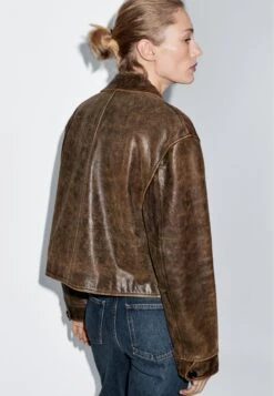 Massimo Dutti DISTRESSED EFFECT CROPPED - Leather Jacket - Dark Brown 13 Massimo Dutti DISTRESSED EFFECT CROPPED - Leather Jacket - Dark Brown -Massimo Dutti Shop 98bbb646a4464c4aba1539547447ea01
