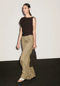 Massimo Dutti DRAPED NECKLINE WITH BROOCH DETAIL - Print T-shirt - Brown -Massimo Dutti Shop 99681a52c4c24cbb9a5becaffee70026