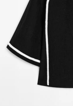 Massimo Dutti CONTRAST EMBROIDERY - Blouse - Black -Massimo Dutti Shop 99cf5b10459c4f7db35769f0878d857e