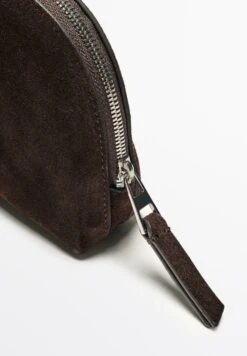 Massimo Dutti SMALL SPLIT TOILETRY - Wash Bag - Dark Brown -Massimo Dutti Shop 9a1f3251ab1a4a418e85ef933c78bd53