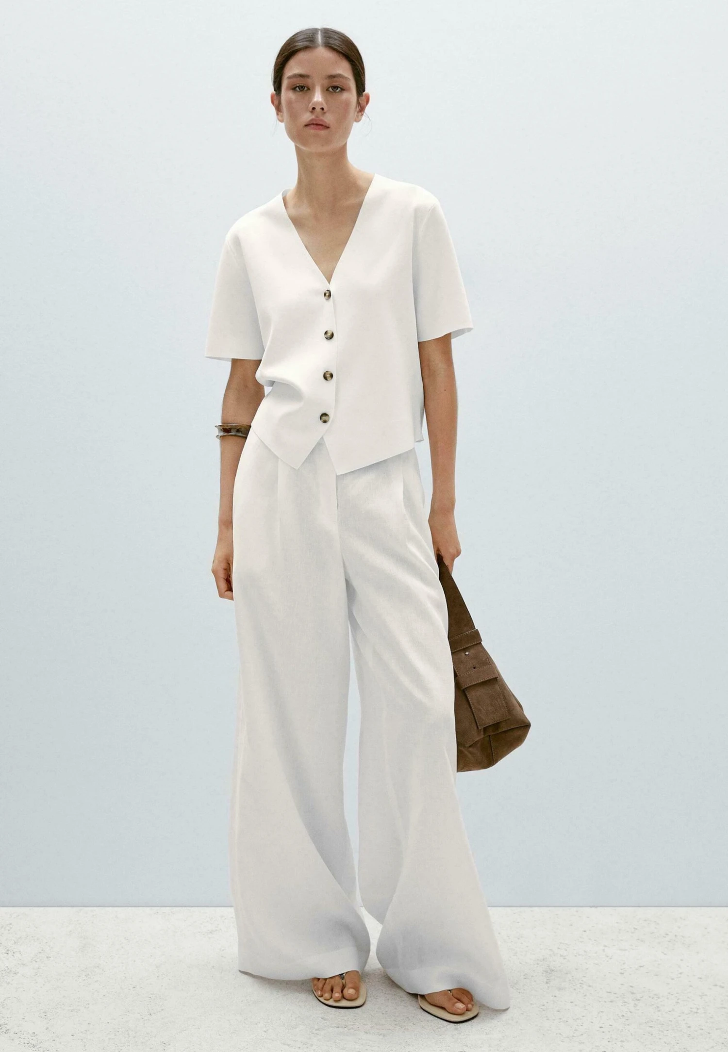 Massimo Dutti FLOWING SHORT SLEEVE WITH V-NECK - Button-down Blouse - White 4 Massimo Dutti FLOWING SHORT SLEEVE WITH V-NECK - Button-down Blouse - White - Image 2