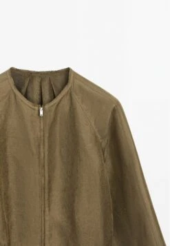 Massimo Dutti FRAYED LIGHTWEIGHT BOMBER NECK - Bomber Jacket - Brown 20 Massimo Dutti FRAYED LIGHTWEIGHT BOMBER NECK - Bomber Jacket - Brown -Massimo Dutti Shop 9aee2dfa4290419c98f661c0c78e60ac