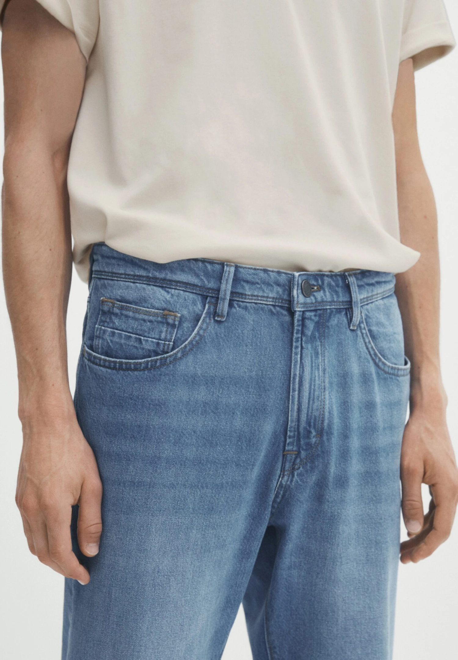 Massimo Dutti Tapered Fit Mid Bleach- Slim Fit Jeans - Blue 6 Massimo Dutti Tapered Fit Mid Bleach- Slim Fit Jeans - Blue - Image 4