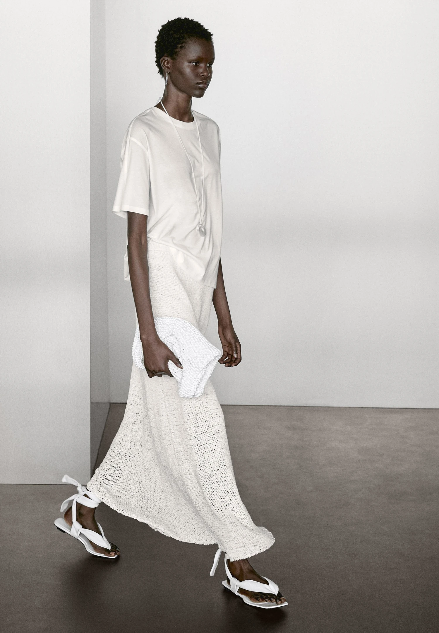 Massimo Dutti OVERSIZE WITH SEAM DETAIL - Basic T-shirt - White 6 Massimo Dutti OVERSIZE WITH SEAM DETAIL - Basic T-shirt - White - Image 4