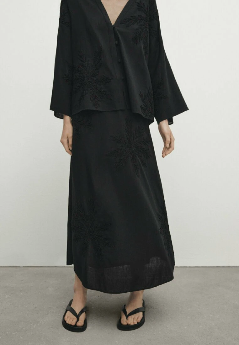 Massimo Dutti Midi With Embroidery - Maxi Skirt - Black 6 Massimo Dutti Midi With Embroidery - Maxi Skirt - Black - Image 4