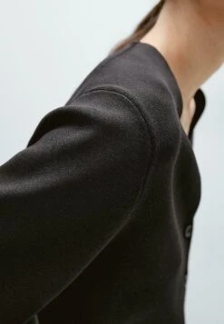 Massimo Dutti FLOWING SHORT SLEEVE WITH V-NECK - Button-down Blouse - Black 13 Massimo Dutti FLOWING SHORT SLEEVE WITH V-NECK - Button-down Blouse - Black -Massimo Dutti Shop 9dbf970c45004c83a08c6b2f76e72dd1