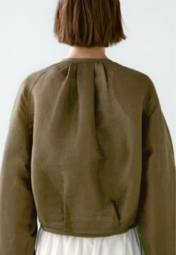 Massimo Dutti FRAYED LIGHTWEIGHT BOMBER NECK - Bomber Jacket - Brown 16 Massimo Dutti FRAYED LIGHTWEIGHT BOMBER NECK - Bomber Jacket - Brown -Massimo Dutti Shop 9fb1eb69f7994ea8b279eda9cf1a47d0