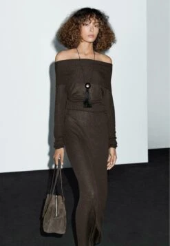 Massimo Dutti LONG RIBBED KNIT - Maxi Skirt - Brown -Massimo Dutti Shop a0cc8a26dea7484192fe5ccd89195eb3