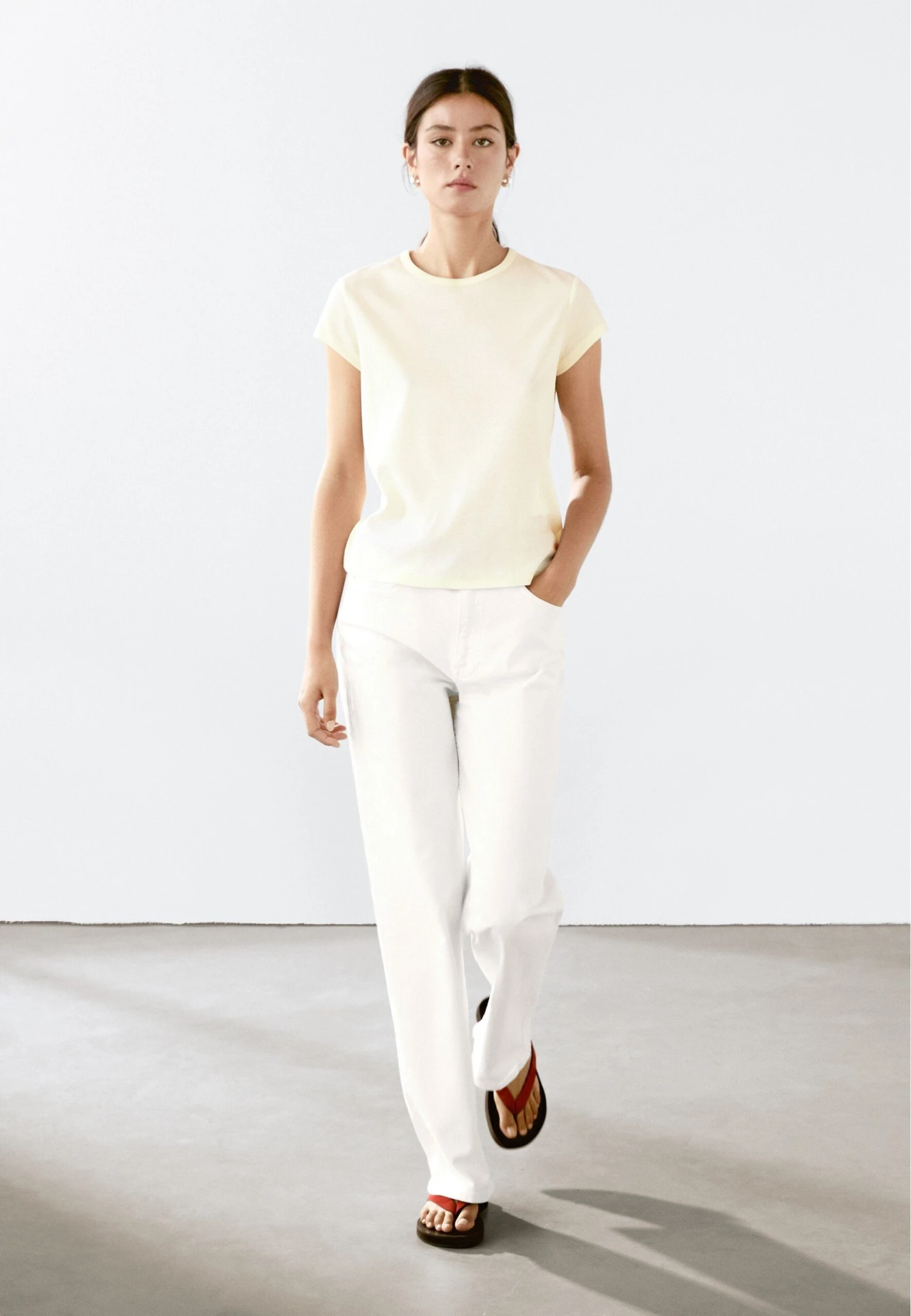 Massimo Dutti SHORT SLEEVE WITH ROUND NECK - Basic T-shirt - Yellow 4 Massimo Dutti SHORT SLEEVE WITH ROUND NECK - Basic T-shirt - Yellow - Image 2