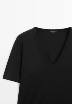 Massimo Dutti SHORT SLEEVE V-NECK - Basic T-shirt - Black 22 Massimo Dutti SHORT SLEEVE V-NECK - Basic T-shirt - Black -Massimo Dutti Shop a13c07ef222c41559d585951378977ec
