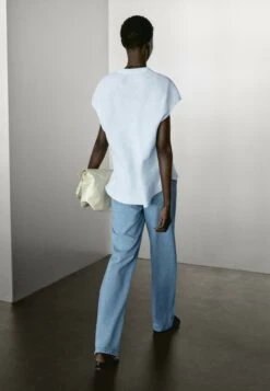 Massimo Dutti FLOWING OPEN NECK - Blouse - Light Blue -Massimo Dutti Shop a19f7ec543e84bbb93c91142fd3283b8