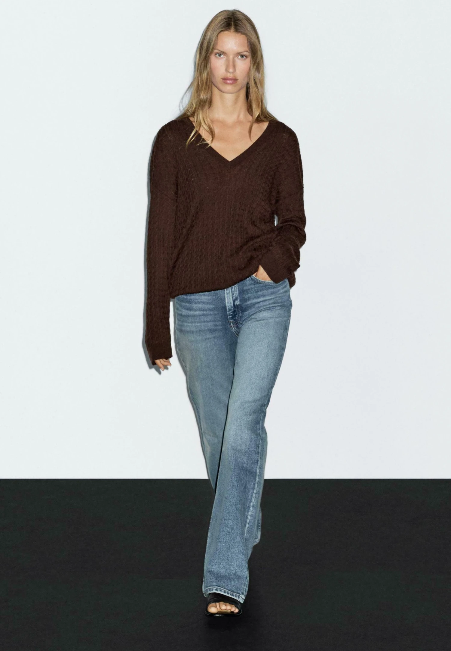 Massimo Dutti V-NECK WITH BRAIDED DETAIL - Jumper - Mottled Dark Brown 8 Massimo Dutti V-NECK WITH BRAIDED DETAIL - Jumper - Mottled Dark Brown - Image 6