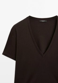 Massimo Dutti FLOWING V-NECK WITH SHORT SLEEVES - Basic T-shirt - Dark Brown -Massimo Dutti Shop a24c2971de99409ea3f9fff82600e053