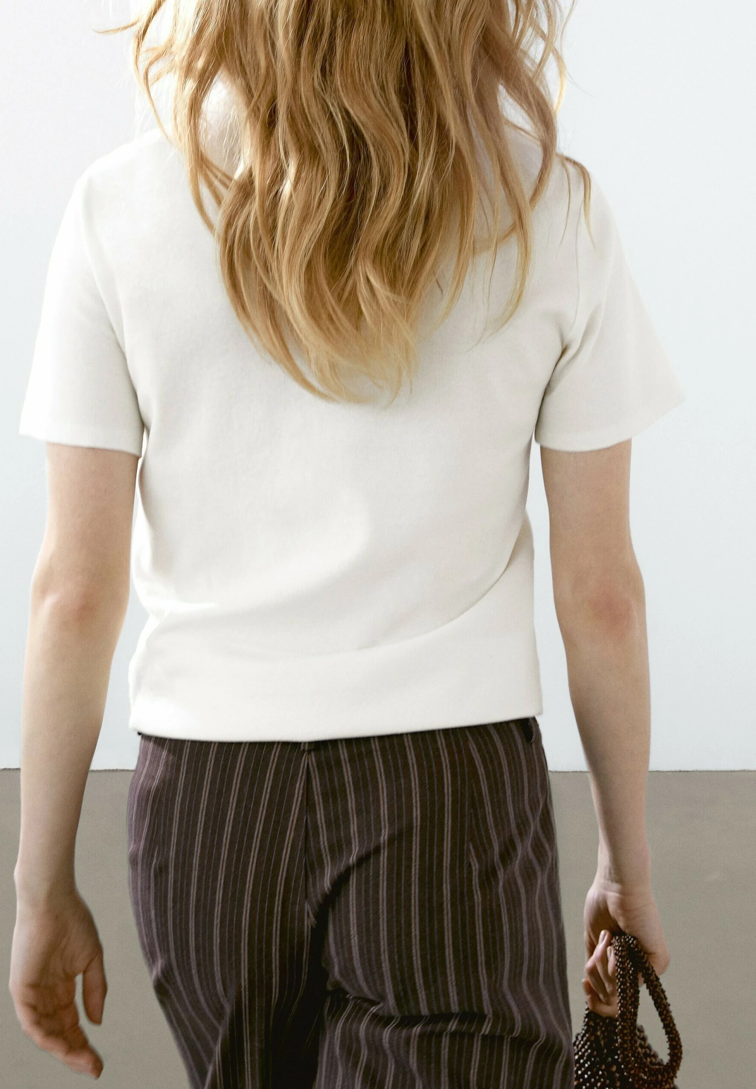 Massimo Dutti FRAYED COLLAR SHORT SLEEVE - Basic T-shirt - WHITE 5 Massimo Dutti FRAYED COLLAR SHORT SLEEVE - Basic T-shirt - WHITE - Image 3