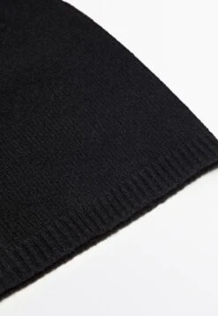 Massimo Dutti FINE - Beanie - Black -Massimo Dutti Shop a42afebeeb264415aa9a4a717713fa16