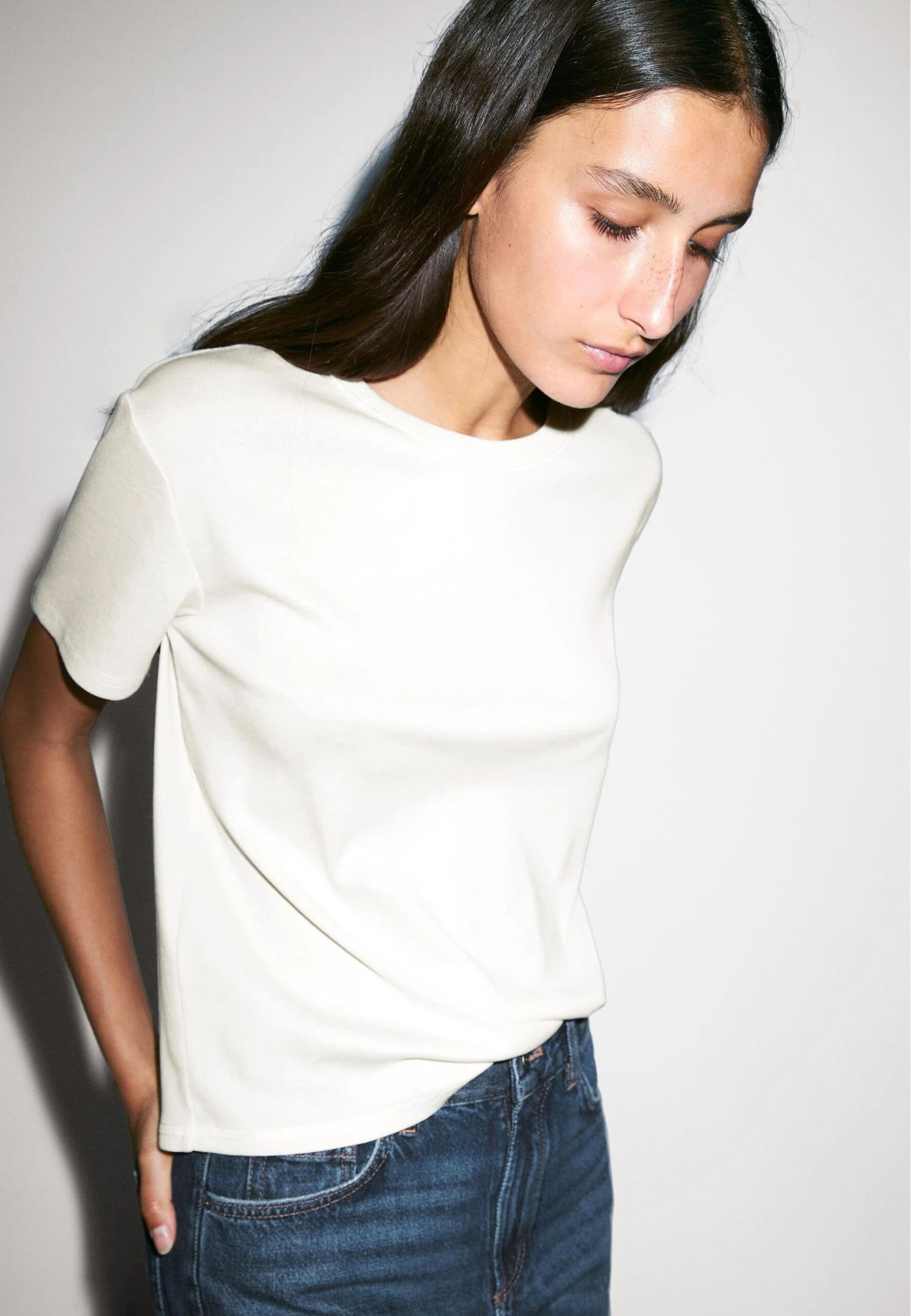 Massimo Dutti REGULAR FIT WITH COLLAR DETAIL - Basic T-shirt - Beige 5 Massimo Dutti REGULAR FIT WITH COLLAR DETAIL - Basic T-shirt - Beige - Image 3