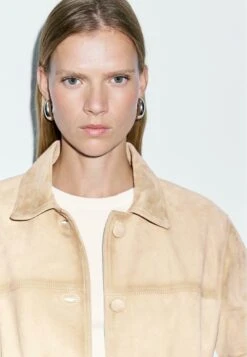 Massimo Dutti SHORT - Leather Jacket - Beige -Massimo Dutti Shop a4979262fd7345028561b4b27d742780