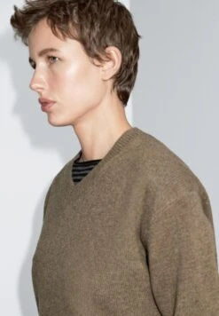 Massimo Dutti OVERSIZE V-NECK - Jumper - Ochre 16 Massimo Dutti OVERSIZE V-NECK - Jumper - Ochre -Massimo Dutti Shop a499a22259c042f0abcecddf3c88166a