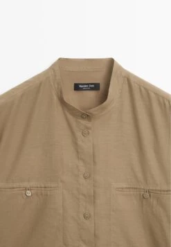 Massimo Dutti LONG GARMENT WITH STAND COLLAR - Button-down Blouse - Khaki 21 Massimo Dutti LONG GARMENT WITH STAND COLLAR - Button-down Blouse - Khaki -Massimo Dutti Shop a4c6e1a2a638477abc37d82672db91ad