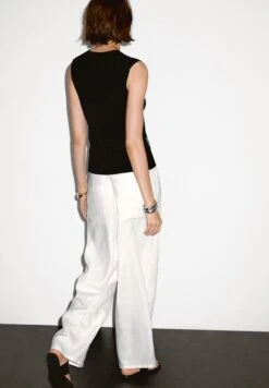 Massimo Dutti BUTTONED V-NECK - Waistcoat - Black -Massimo Dutti Shop a56aeebf6aa9448a9738a62450a7358b