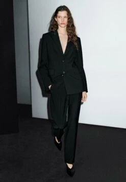 Massimo Dutti CREPE CIGARETTE FIT - Trousers - Black -Massimo Dutti Shop a6186438ac394c4280feee397f2e6d16