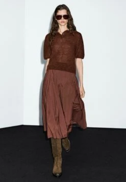 Massimo Dutti PLEATED TECHNICAL MIDI - A-line Skirt - Bordeaux -Massimo Dutti Shop a63635e356fa4724bcdac59e5bc04720