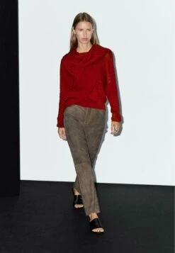 Massimo Dutti CABLE-KNIT WITH SCARF DETAIL - Jumper - Red -Massimo Dutti Shop a81ff7eb24e14427986377107469aebf