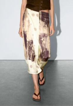 Massimo Dutti PRINTED SATIN MIDI - A-line Skirt - Bordeaux 15 Massimo Dutti PRINTED SATIN MIDI - A-line Skirt - Bordeaux -Massimo Dutti Shop a8a69fcb0b934f20b7bd62306b546d77