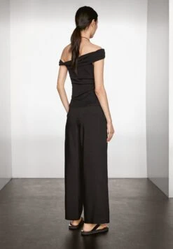 Massimo Dutti FLOWING MID-WAIST WITH DARTS - Trousers - Black -Massimo Dutti Shop a8d17c4260ea450d9b9418c68a3a49f6