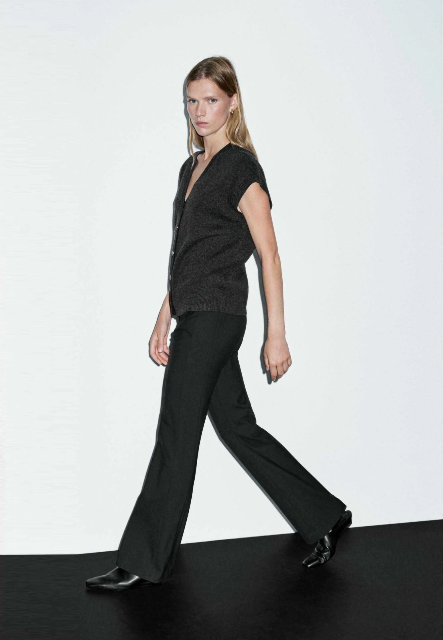 Massimo Dutti V-NECK WITH GOLDEN BUTTONS - Waistcoat - Mottled Light Grey 7 Massimo Dutti V-NECK WITH GOLDEN BUTTONS - Waistcoat - Mottled Light Grey - Image 5