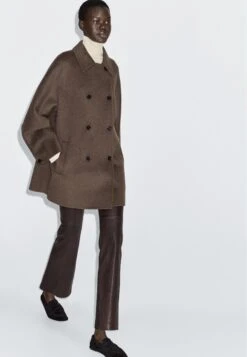 Massimo Dutti DOUBLE-BREASTED CROPPED - Short Coat - Dark Brown -Massimo Dutti Shop aa59da90762d4e6aaaeb6c368a5f5199