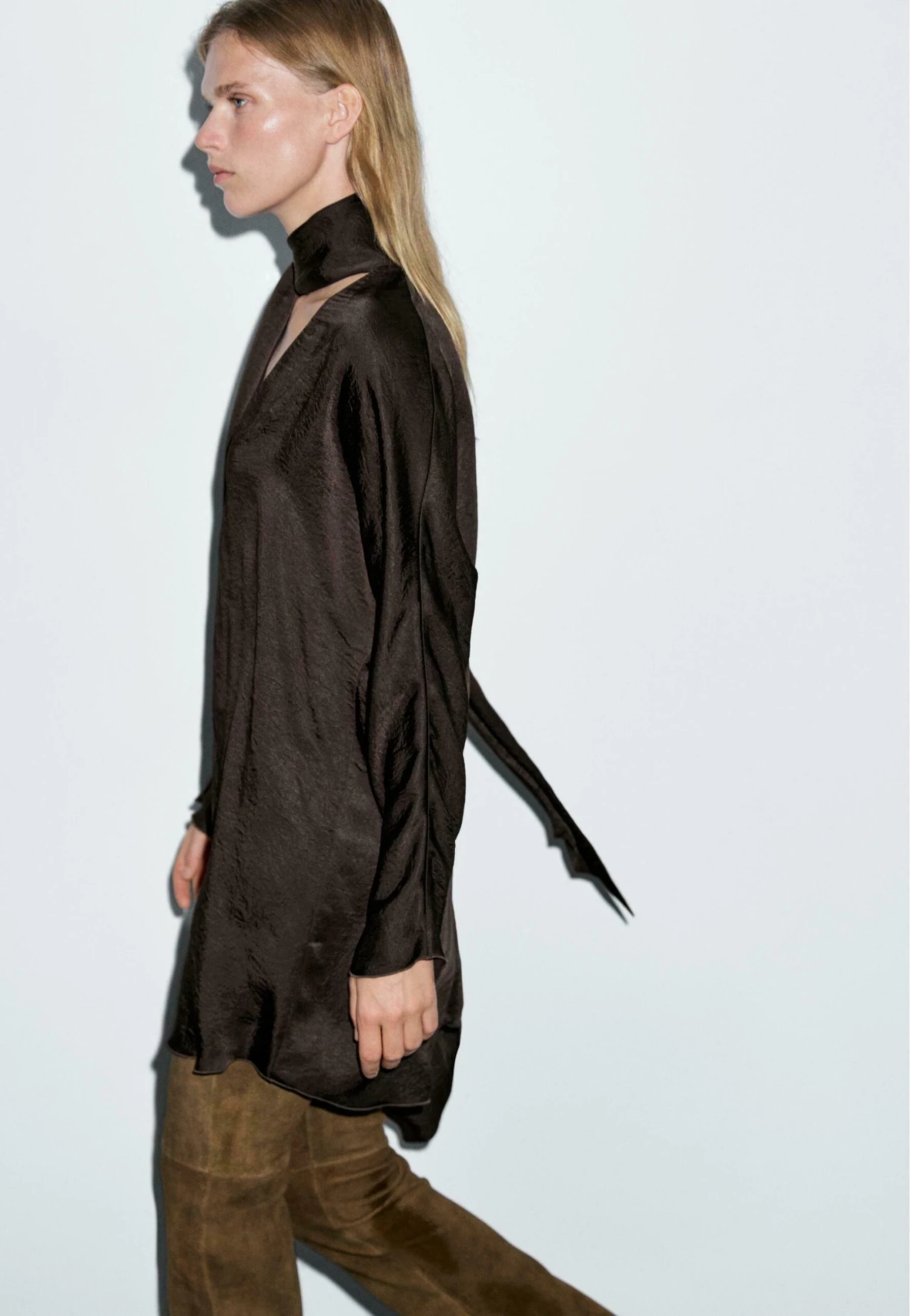 Massimo Dutti LONG FLOWING GARMENT WITH TIED NECK - Blouse - Dark Brown 4 Massimo Dutti LONG FLOWING GARMENT WITH TIED NECK - Blouse - Dark Brown - Image 2