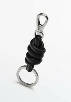 Massimo Dutti With Knot Detail - Keyring - Black 11 Massimo Dutti With Knot Detail - Keyring - Black -Massimo Dutti Shop abeb1ccb9a0e418a98b9a693c301dd89
