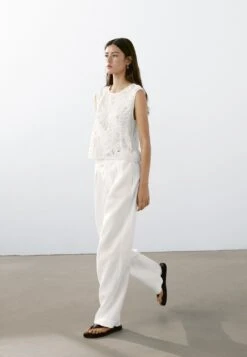 Massimo Dutti TRIPLE DARTED - Trousers - White -Massimo Dutti Shop ad1196d9e725459bb8d2d5e44d3b62fe