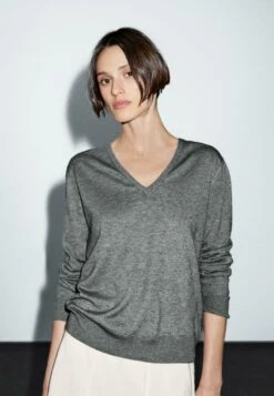 Massimo Dutti LONG SLEEVES WITH V-NECK - Jumper - Grey -Massimo Dutti Shop ad2149af71a645058fd1d453743d1db4