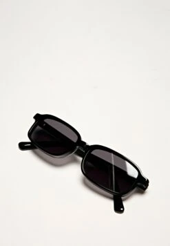 Massimo Dutti SMALL - Sunglasses - Black -Massimo Dutti Shop ad72c12713034684b3613a9049f90c10