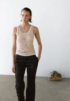 Massimo Dutti DOUBLE-STRAP WITH ROUND NECK - Basic T-shirt - Beige