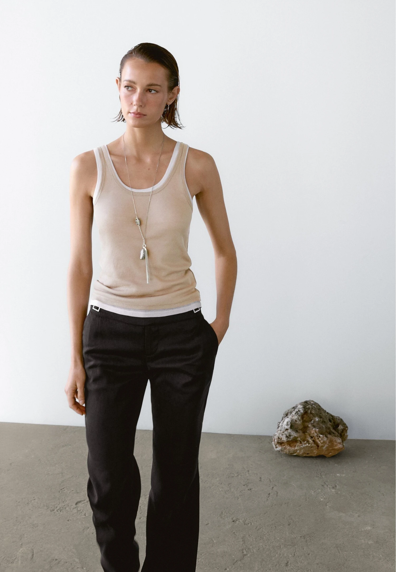 Massimo Dutti DOUBLE-STRAP WITH ROUND NECK - Basic T-shirt - Beige 3 Massimo Dutti DOUBLE-STRAP WITH ROUND NECK - Basic T-shirt - Beige