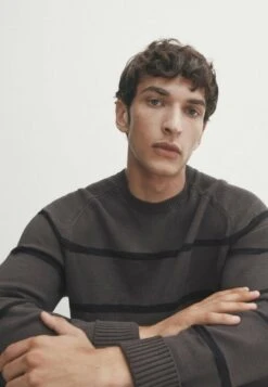 Massimo Dutti Colour Block Crew Neck- Jumper - Dark Grey 14 Massimo Dutti Colour Block Crew Neck- Jumper - Dark Grey -Massimo Dutti Shop aec04616b3b24f24afc8c1782c9088f9