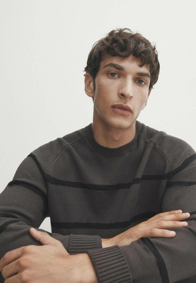 Massimo Dutti Colour Block Crew Neck- Jumper - Dark Grey 6 Massimo Dutti Colour Block Crew Neck- Jumper - Dark Grey - Image 4