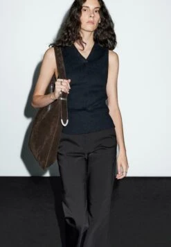 Massimo Dutti V-NECK RIBBED WITH COLLAR DETAIL - Top - Dark Blue -Massimo Dutti Shop af29ed2c1f5c4377b68aac89433b7ab5