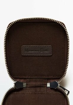 Massimo Dutti Square With Zip - Wallet - Brown -Massimo Dutti Shop afb52707ca0d4f9893380987e08a0148