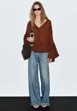 Massimo Dutti CAPE-STYLE GARMENT WITH RUFFLES - Blouse - Bordeaux -Massimo Dutti Shop b030197aa14a44b3b6a2a6460ebaa846