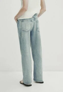 Massimo Dutti High Waist - Straight Leg Jeans 24 Massimo Dutti High Waist - Straight Leg Jeans -Massimo Dutti Shop b05dc912dff74c4fbf43d6d95a917d3b