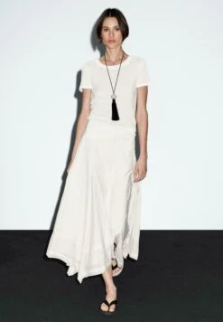 Massimo Dutti MIDI WITH SEAM DETAILS - A-line Skirt - Beige -Massimo Dutti Shop b0cdd3ae6edd4d7fb18f6b2f0a8c5a19