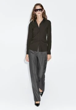 Massimo Dutti STRETCH FITTED LONG SLEEVE - Button-down Blouse - Dark Green