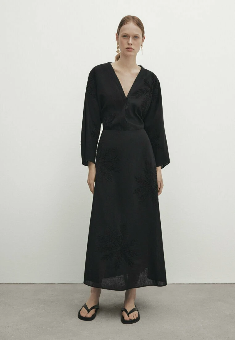 Massimo Dutti Midi With Embroidery - Maxi Skirt - Black 3 Massimo Dutti Midi With Embroidery - Maxi Skirt - Black