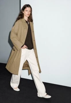 Massimo Dutti LONG RAGLAN SLEEVE WITH BUTTONS - Trenchcoat - Camel 13 Massimo Dutti LONG RAGLAN SLEEVE WITH BUTTONS - Trenchcoat - Camel -Massimo Dutti Shop b2f6dce510674bdaa980a140643c7d60