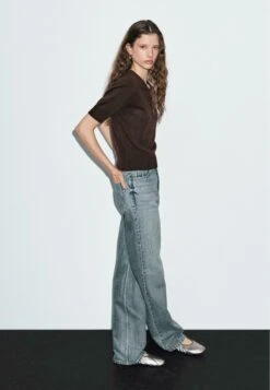 Massimo Dutti CREW NECK WITH SHORT SLEEVES - Basic T-shirt - Dark Brown 16 Massimo Dutti CREW NECK WITH SHORT SLEEVES - Basic T-shirt - Dark Brown -Massimo Dutti Shop b326f45cf0394c4cbf8dce8c619b3d90